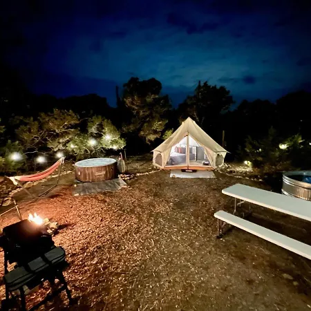 The Juniper Ranch And Retreat Hotel Canyon Lake Exterior photo