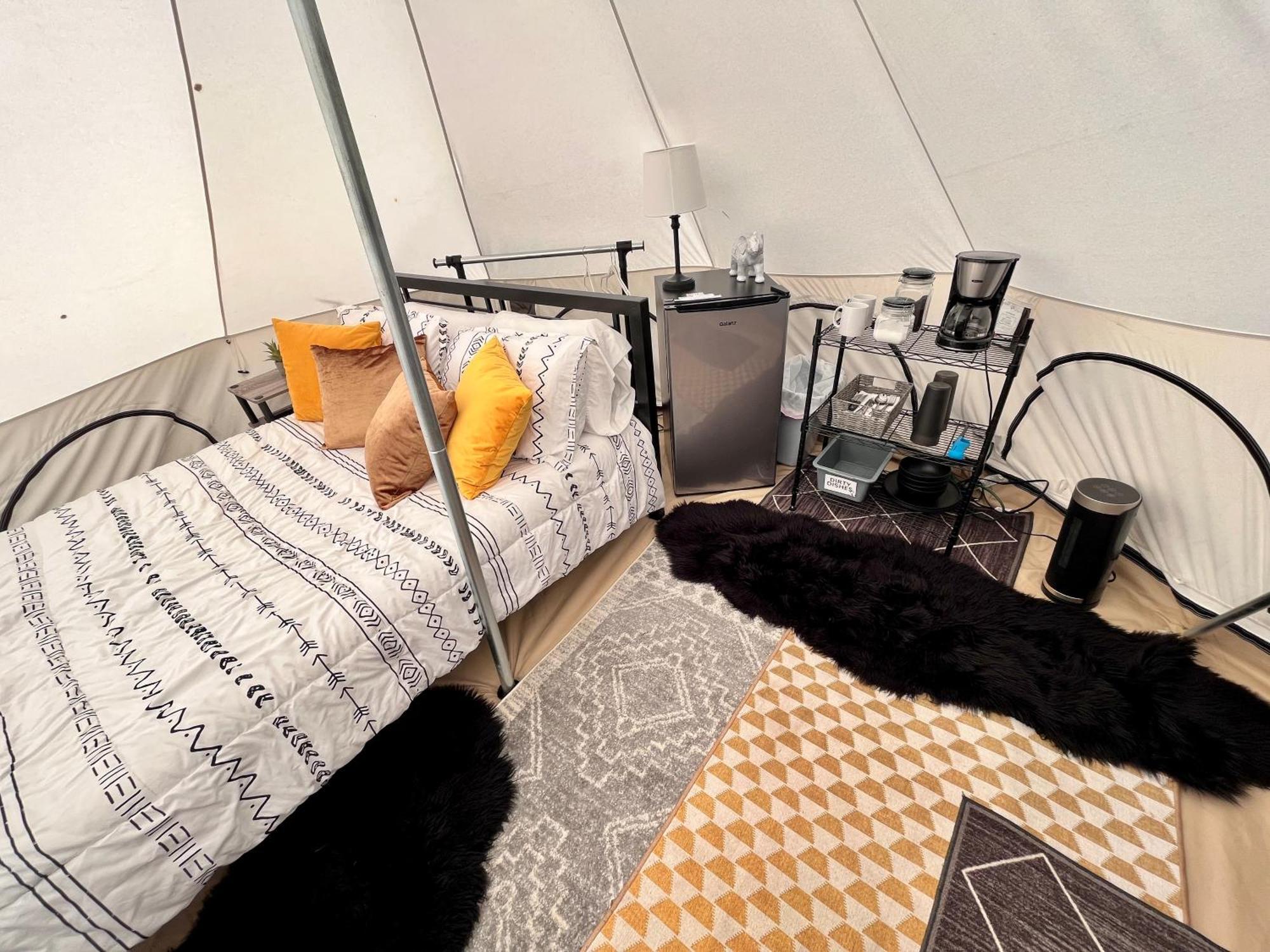 Luxury tent The Juniper Ranch And Retreat *